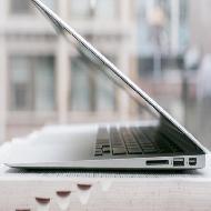 Apple MacBook air Core i7 ب2900 - 3