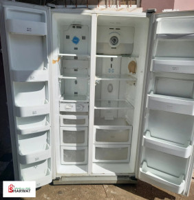 ثلاجه شبه جديدة شغل نظيف نظيف نظيف للبيع واسعة جدا الفريز على اليسار اقتصادية Image 2