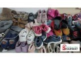 يوجد لدينا كميات كبيرة من الاحذية