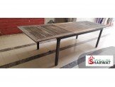 طاولة حدائق خشب طبيعي والمنيوم بحالة ممتازة Image 2