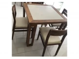 طاولات مع كراسي