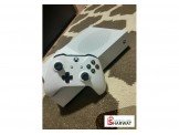 جهاز Xbox One S بحالة ممتازة