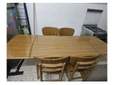 طاولة مع 4 كراسي Image 3