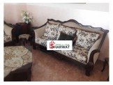 طقم كنب صالون سبع مقاعد شبه جديد مع طاولة وسط Image 3