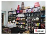 رفوف خشب ، عطور اصلي ، عطور تركيب...