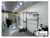 ديكور محل ملابس مستعمل مده ١١ شهر للبيع  Image 2