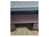 مكتب خشبي بحالة ممتازة Image 3
