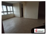 شقة ثلاث غرف غير مفروشة