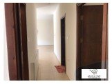 شقة ثلاث غرف غير مفروشة