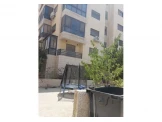 شقه ارضيه مع حديقه
