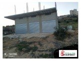 للبيع - خمسة مخازن وسطح للبيع