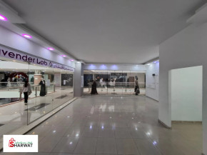 محلات عدد ⁦⁦2⁩⁩. في الهيبرون سنتر...