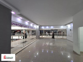 محلات عدد ⁦⁦2⁩⁩. في الهيبرون سنتر ⁦⁦A⁩⁩, الطابق الخامس المحلات مطلة على السوق وفي موقع مميز. المحلين مؤجرات Image 2