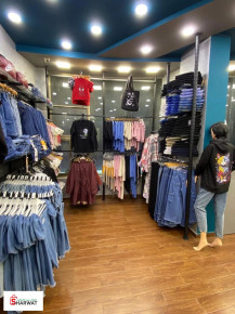 محل للبيع. بالخلو Image 2