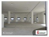 للايجار - محل مساحة داخلية حوالي 400متر مربع ، له بابين Image 3