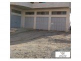 للبيع - 4 محلات على الشارع ساحة واحدة 
