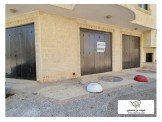 للبيع - 3 محلات على الشارع 