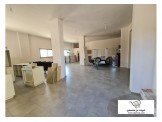 للبيع - 3 محلات على الشارع  Image 2