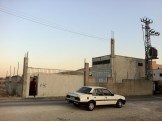 للبيع - محل و ساحة مسورة