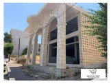 للبيع - 3 محلات مع سدة