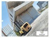 للبيع - ٣ محلات وطابق علوي يصلح للسكن Image 2