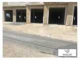للايجار - 5 مخازن على الشارع في منطقة حيوية  Image 3