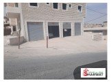 للايجار - محلات مع ساحه على الشارع وكهرباء ٣ فاز Image 3