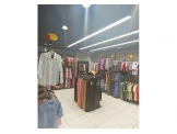 محل ملابس للبيع
