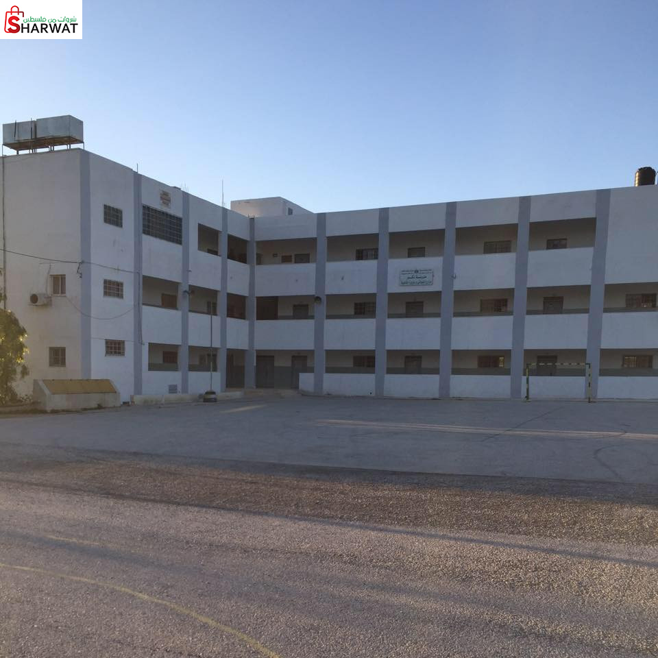 مدرسة ذكور مزارع النوباني وعارورة...